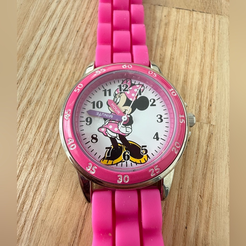 Disney Minnie Mouse bright pink watch NEW BATTERY